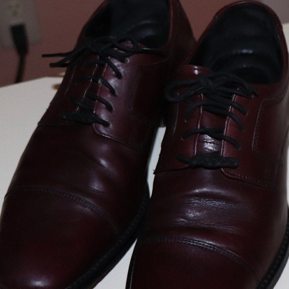 Johnston & Murphy Cap Toed Mens Dress Shoes